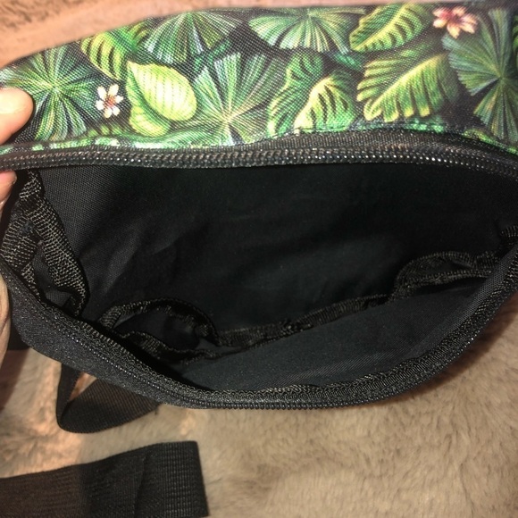 𝅺new Bacardi Tropical Floral Print Fanny Pack Waist Bum Bag Adjustable Strap OS - Picture 4 of 8